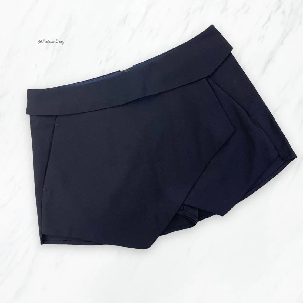Aritzia- Talula Berklee Skort in Navy Blue Size 2.